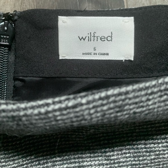 Aritzia Wilfred new classic skirt - Picture 5 of 6